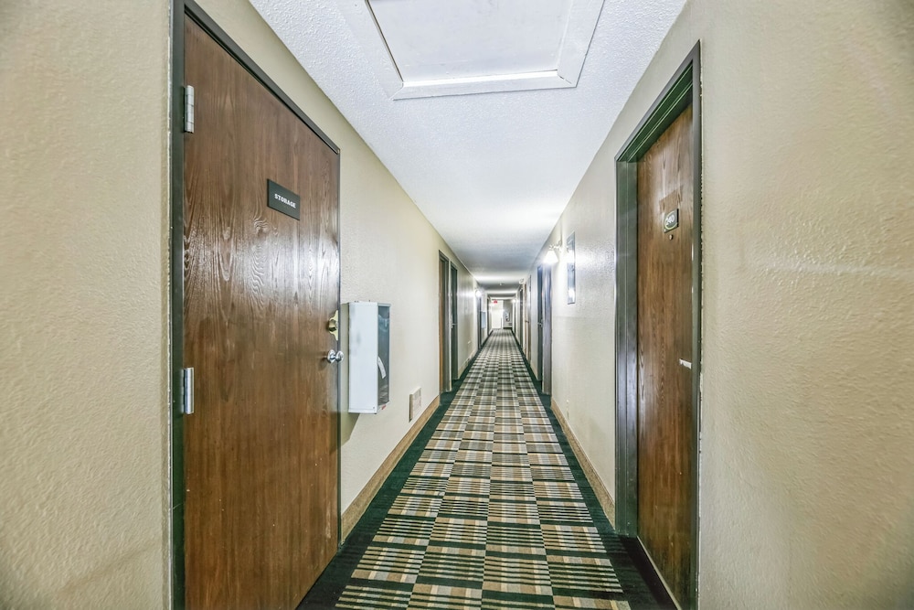 Hotel 8 Fergus Falls 23/49