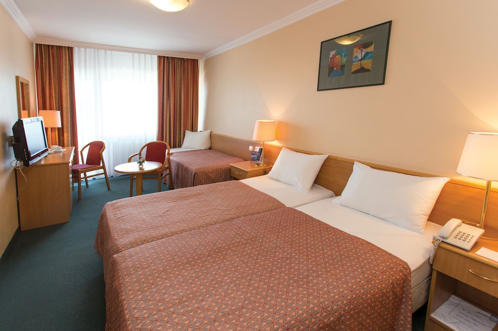 DANUBIUS HOTEL ARENA 30/73