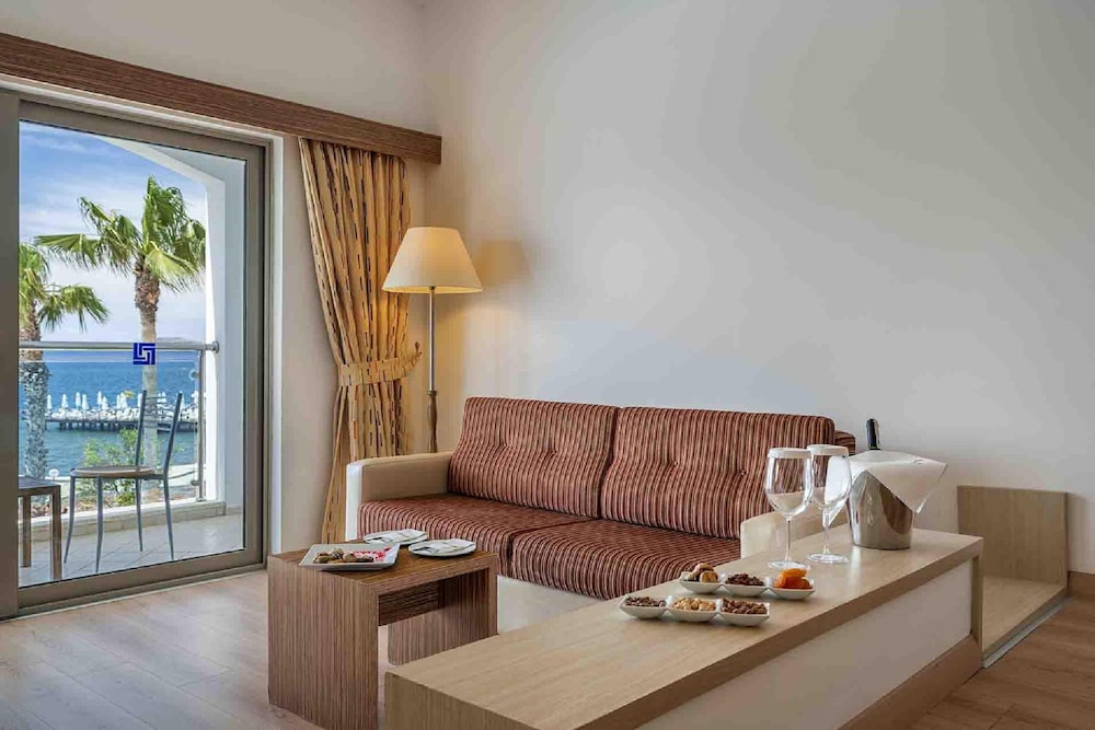 Azure By Yelken Hotel 55/75