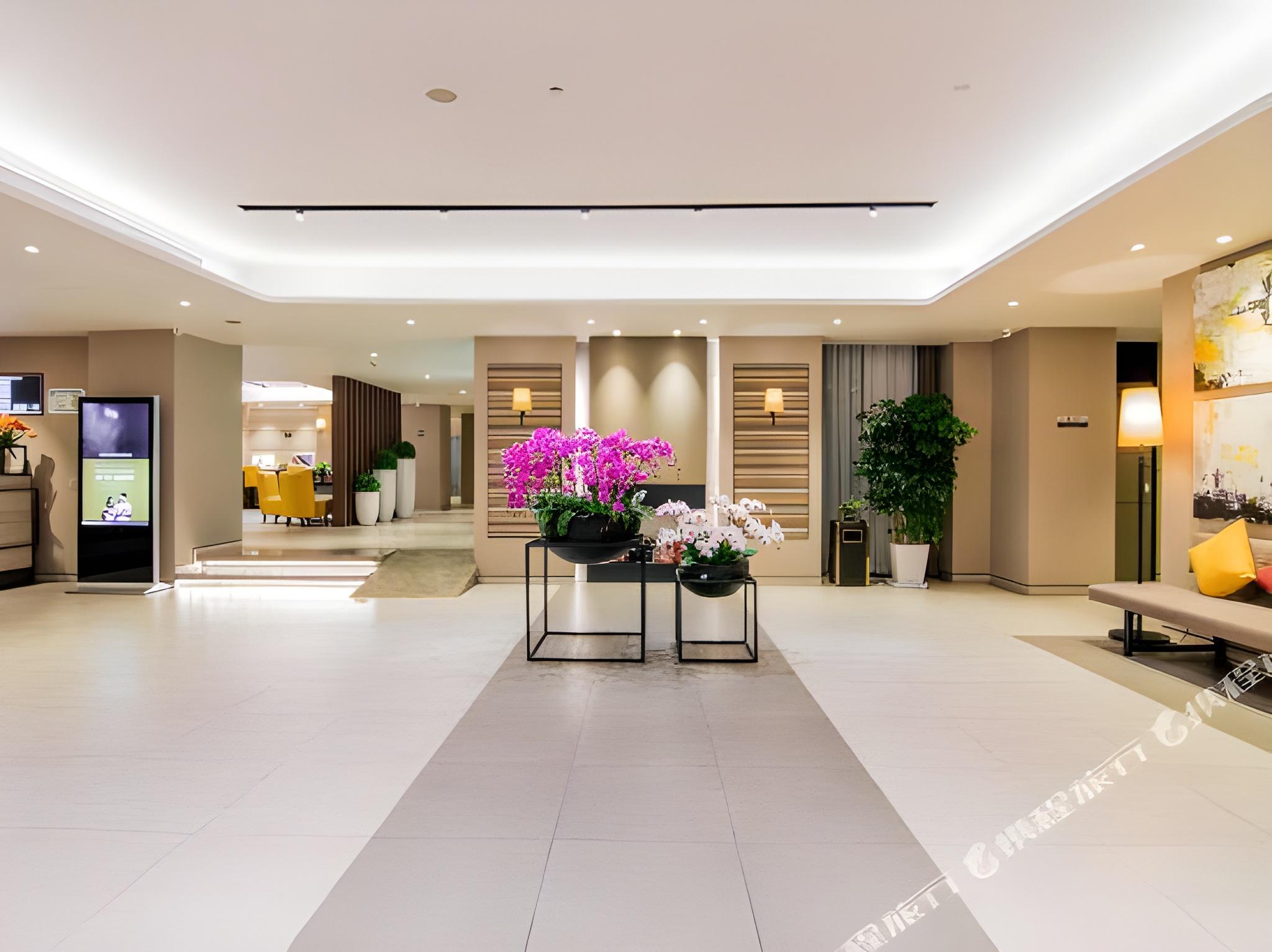Home Inn Plus (Shanghai Bund Jinling East Road store) 5/28