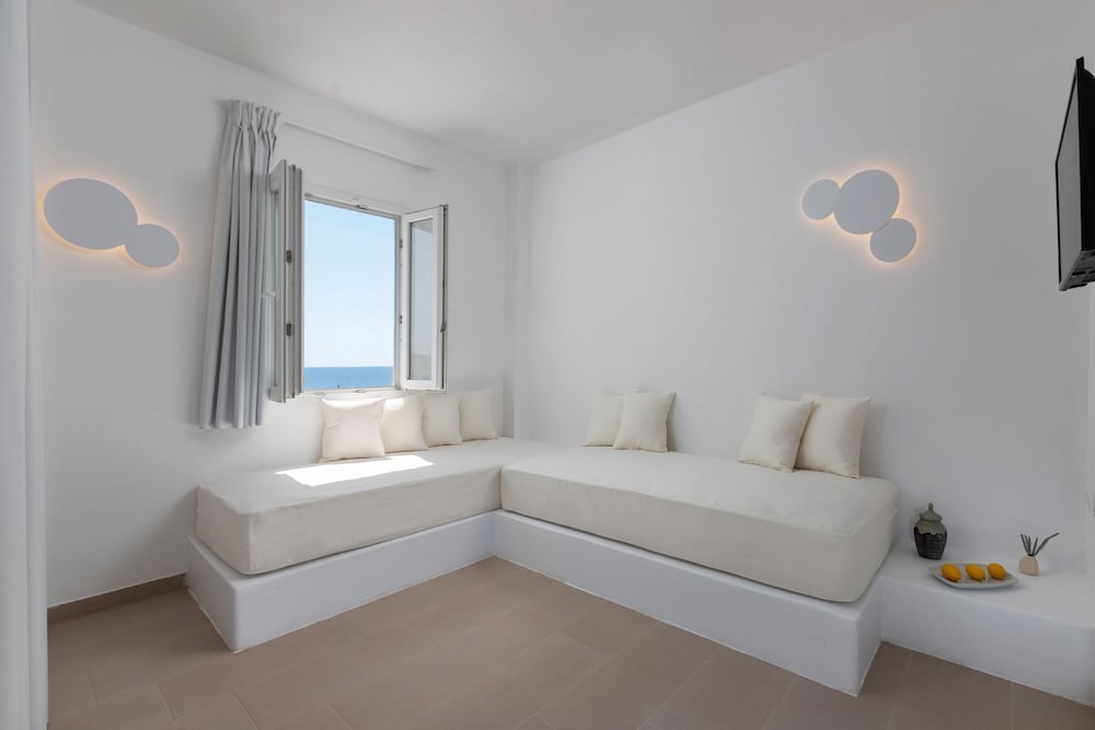 Voca Hotel & Suites 12/40