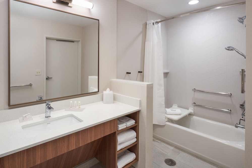 Fairfield Inn & Suites by Marriott West Palm Beach 36/37