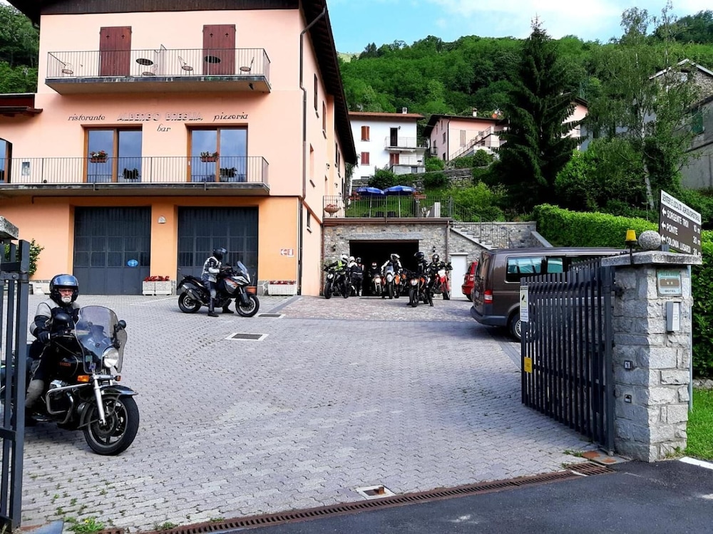 Albergo Breglia 57/64
