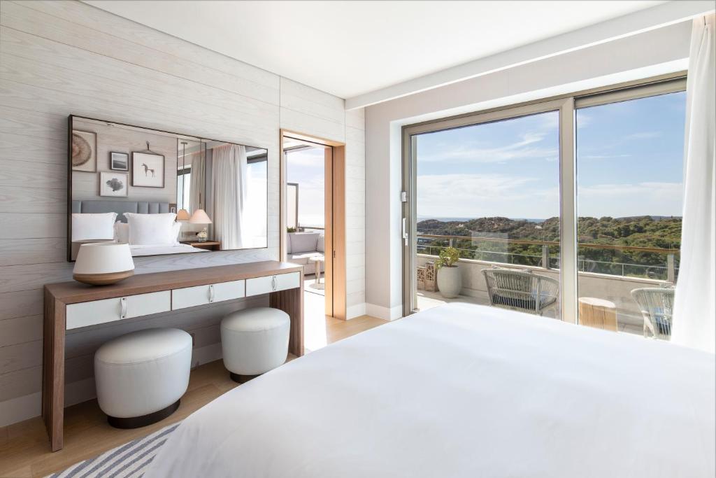Arion, Junior Suite, King Bed, Pine View