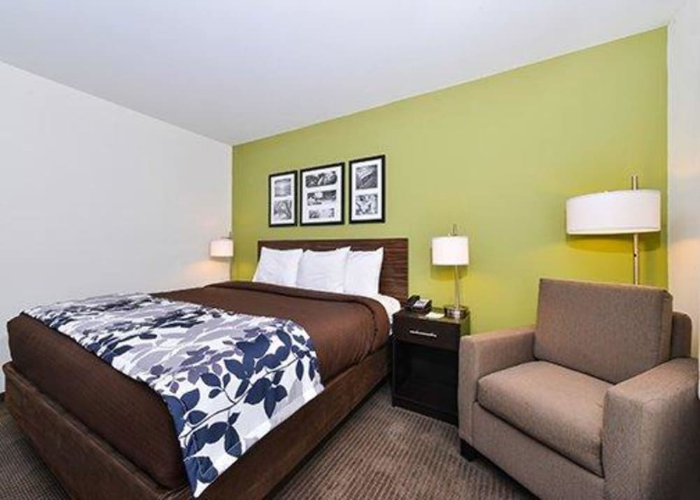 Sleep Inn Suites Gulfport 7/34