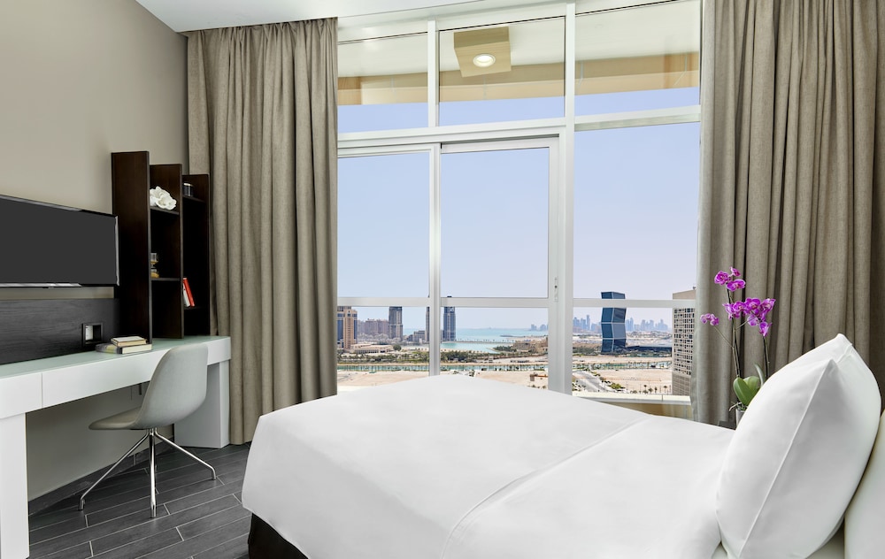 Staybridge Suites Doha Lusail 13/56