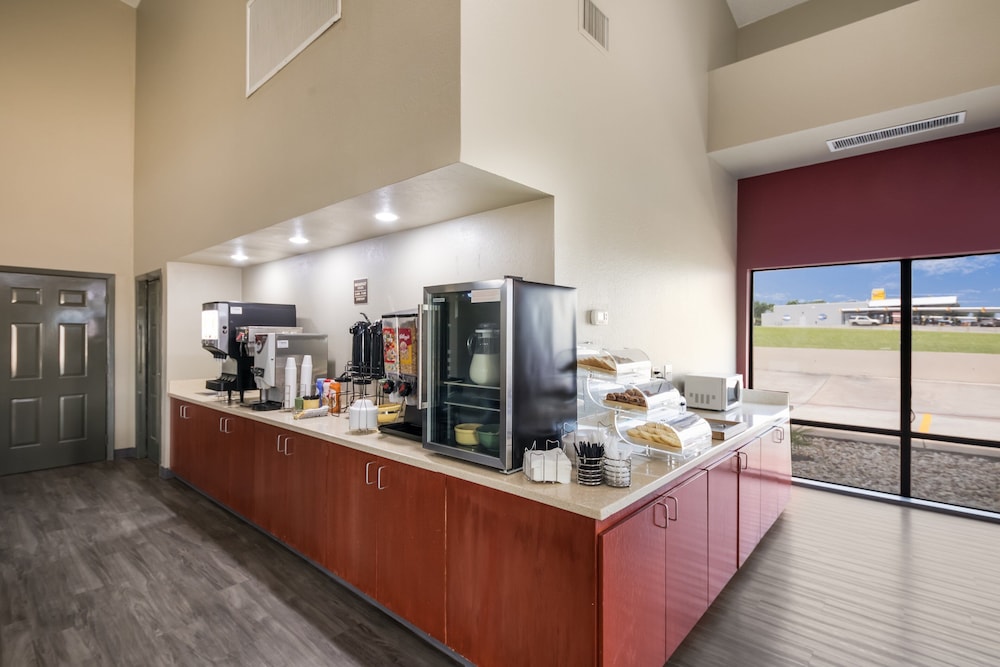 Red Roof Inn & Suites Austin East - Manor 20/22
