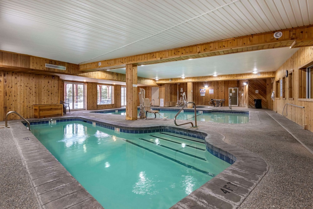 Mountain Edge Suites at Sunapee, an Ascend Collection Hotel 3/69