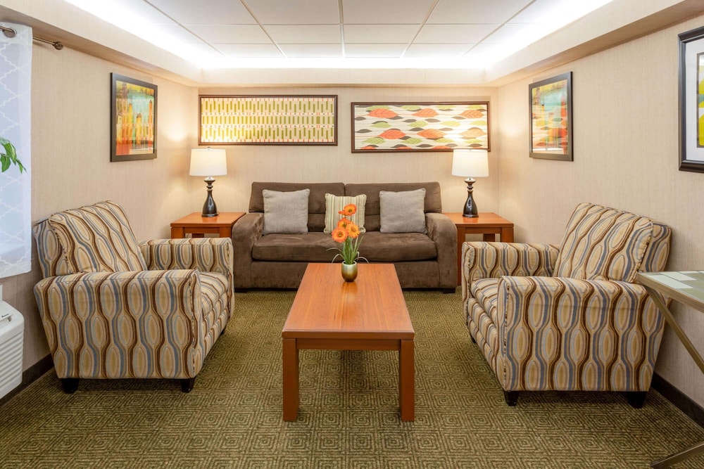 La Quinta Inn by Wyndham Minneapolis Airport Bloomington 37/53