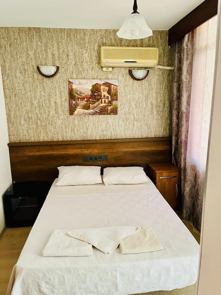 Delta Hotel 15/33