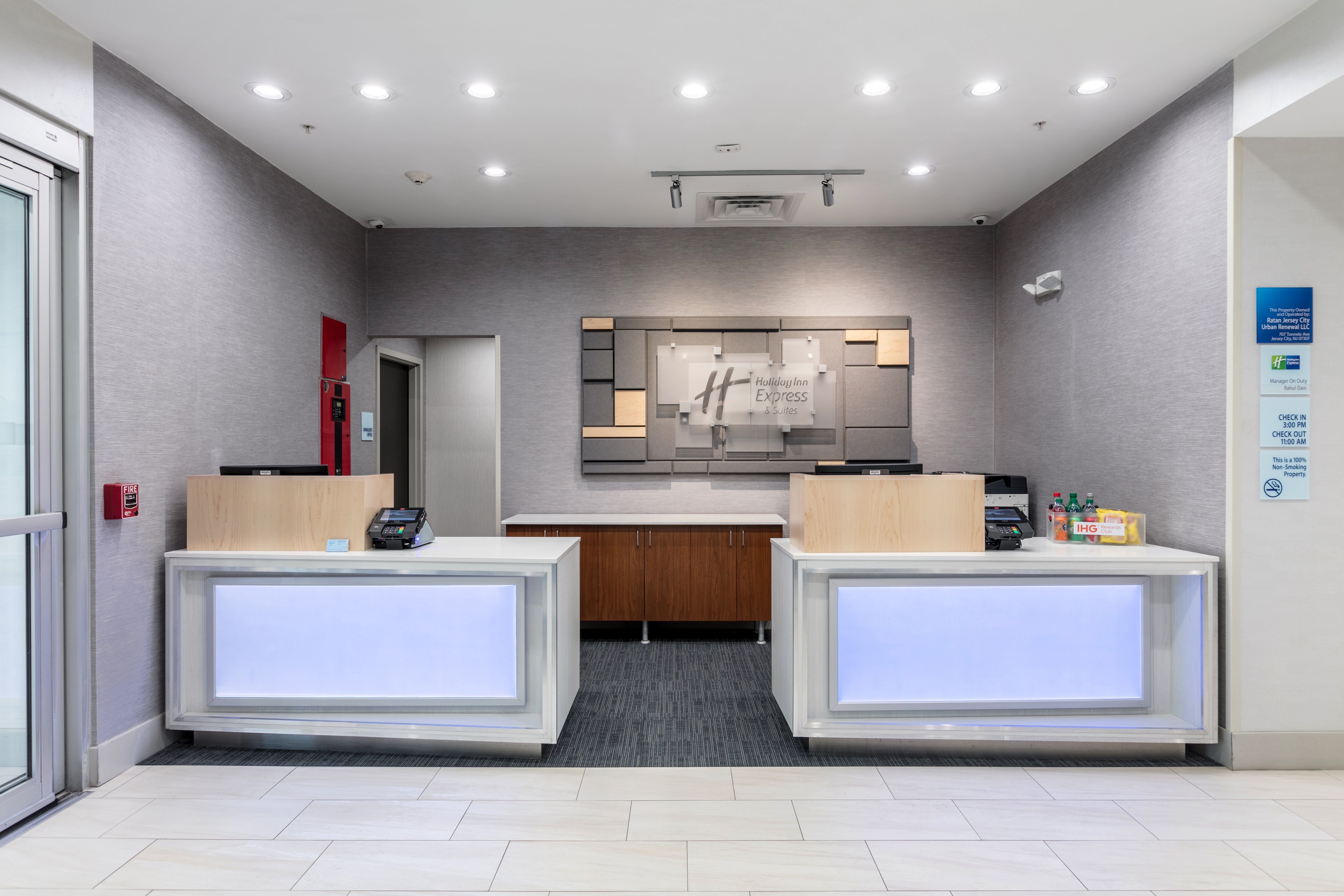 Holiday Inn Express Suites Jersey City North Hoboken 10/39