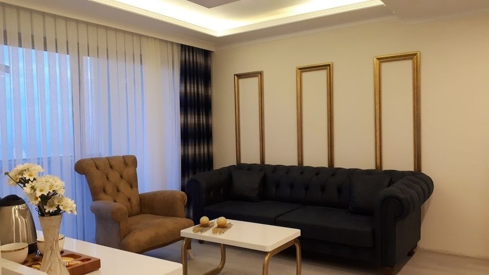 Mavili Suites 16/32