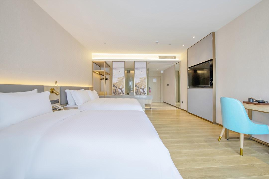 Rich Hotel 22/43