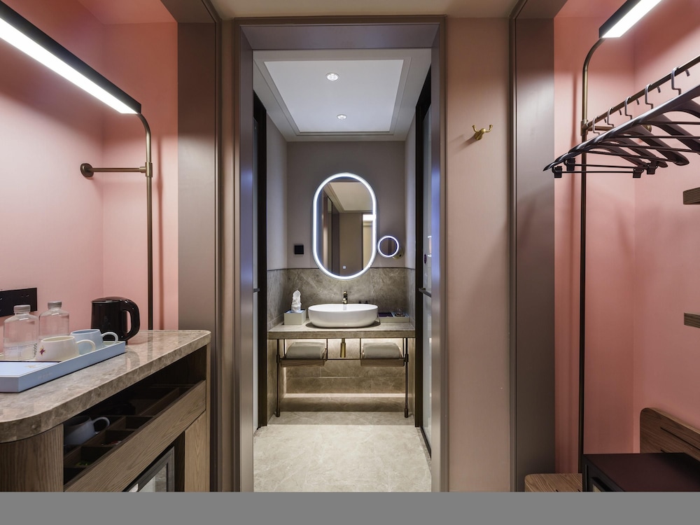 Mercure Shanghai Jinqiao 46/48