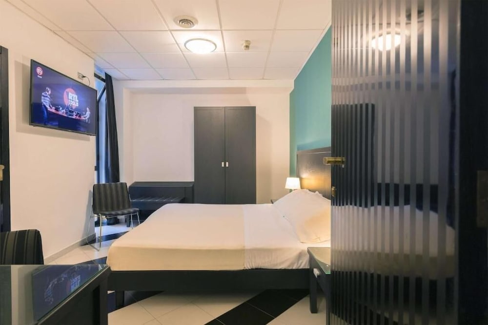 Hotel Executive Business 14/28