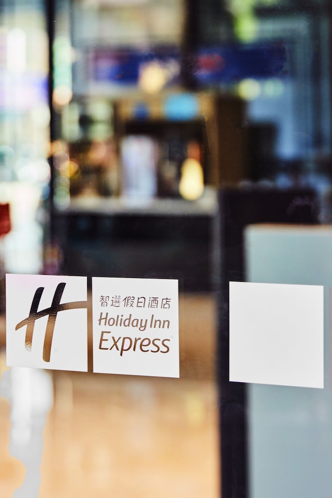 Holiday Inn Express Kaohsiung Love River 30/49