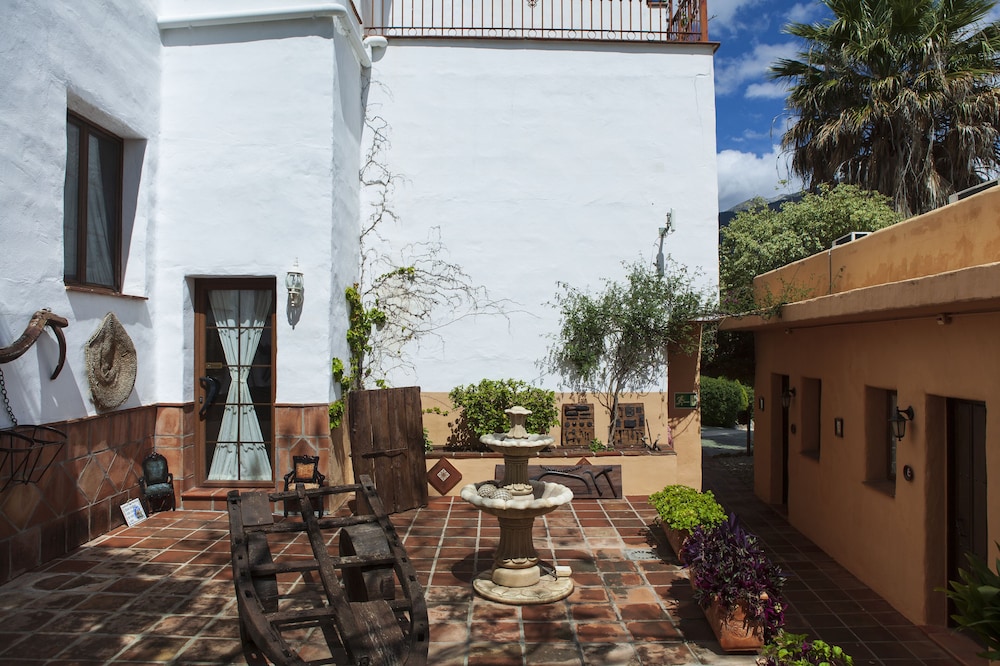CORTIJO DE SALIA 28/32