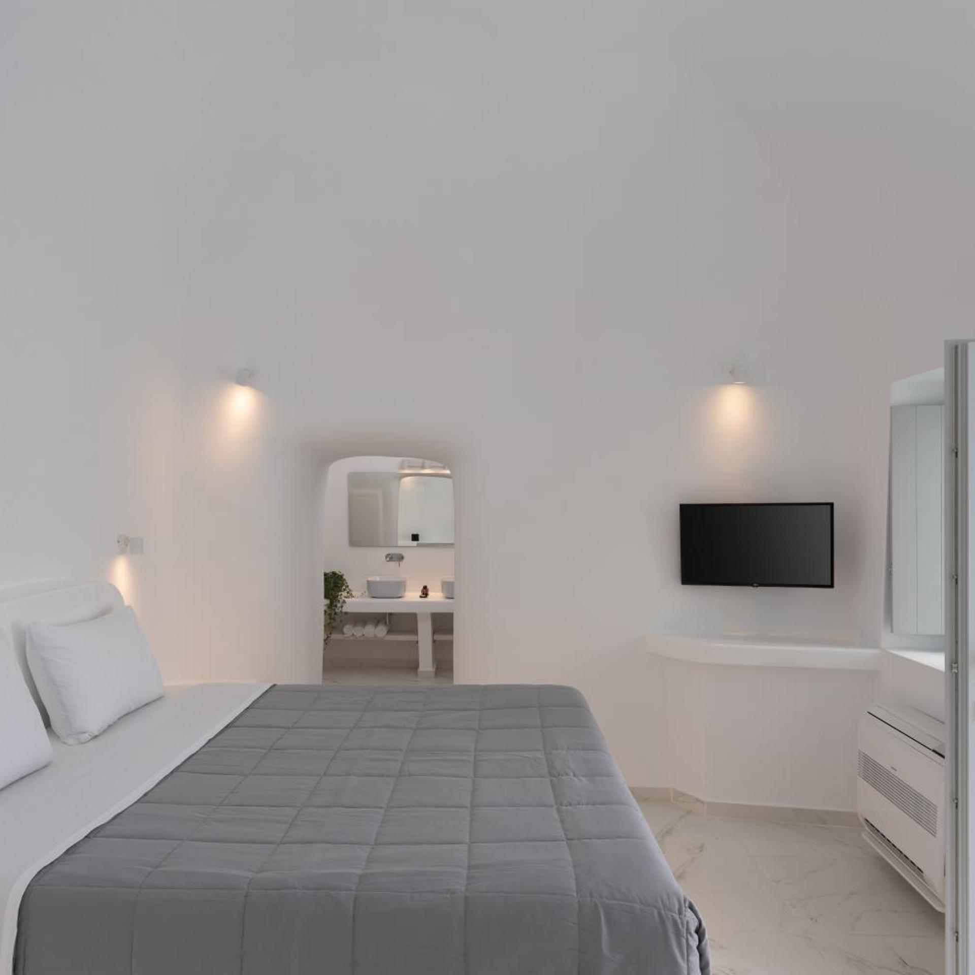 Cave, Honeymoon, Suite, Outdoor Jetted Tub