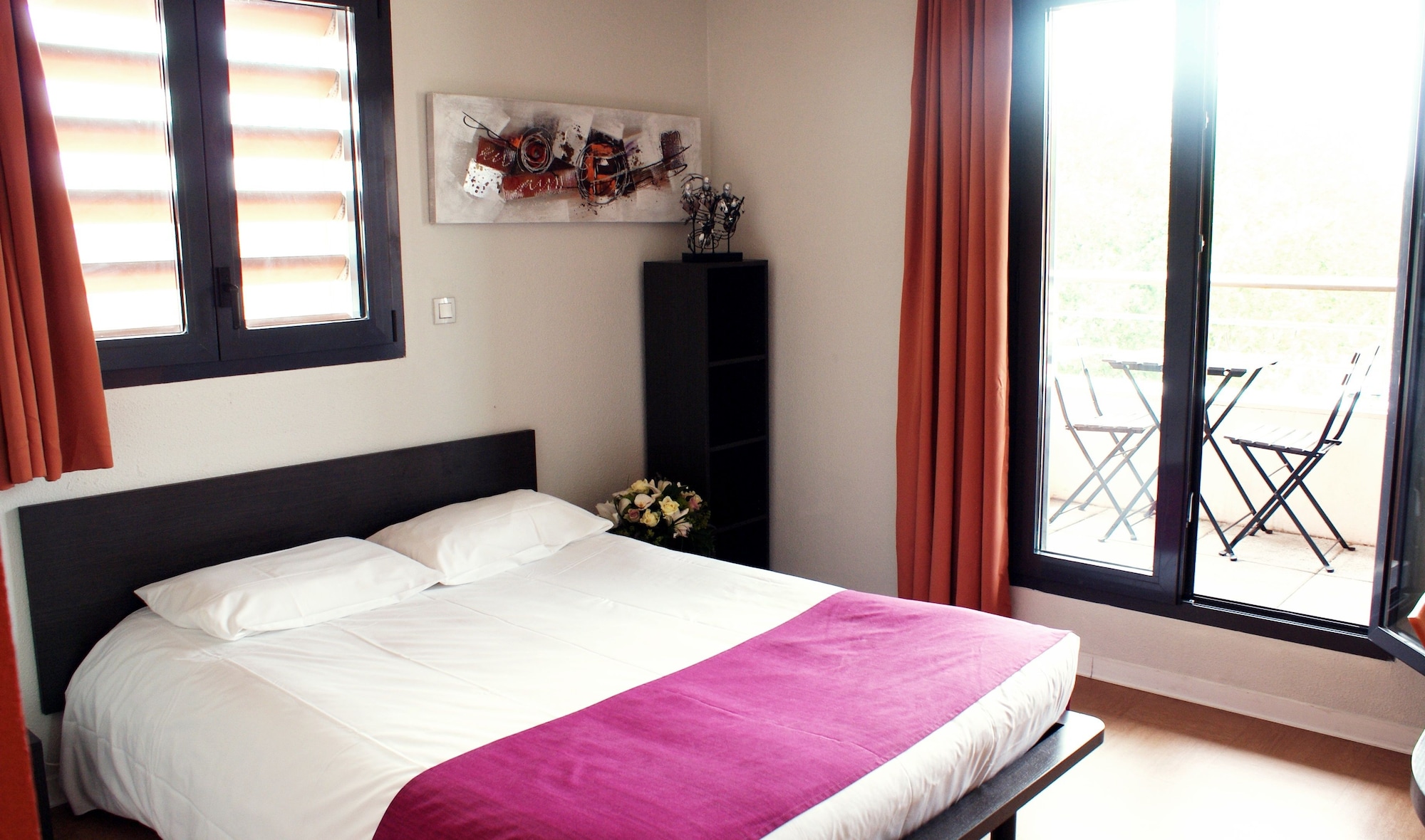 STUDIO, BALCONY