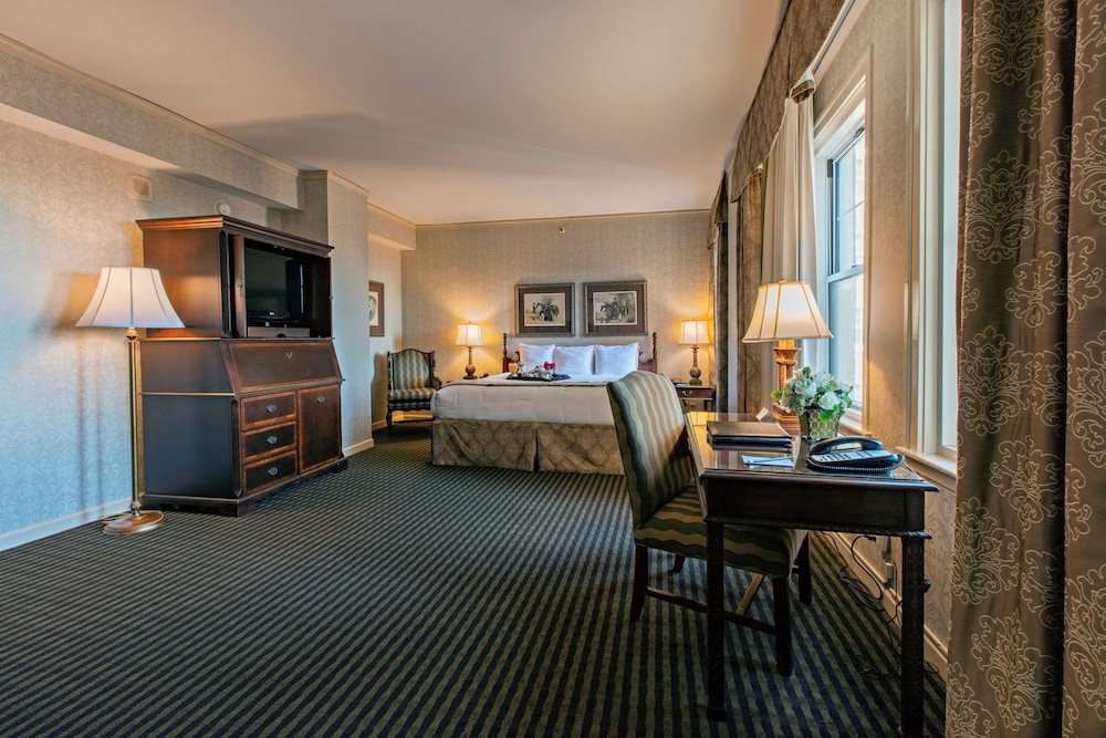 The Brown Hotel 27/61