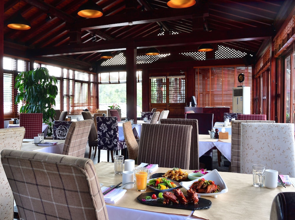 The Jingshan Garden Hotel 52/66