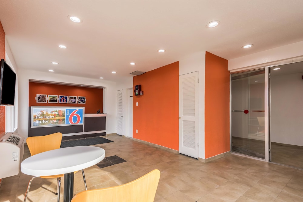 Lobby at Motel6 Schenectady, NY, SCHENECTADY - NY