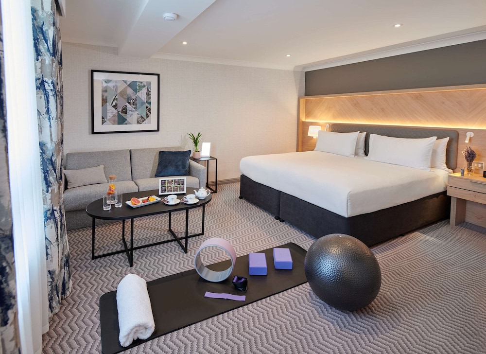 Hilton London Croydon 15/65