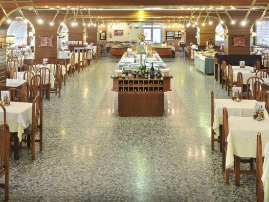 Ponient Aparthotel Marinada 40/48
