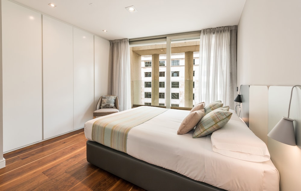 4 BEDROOMS, DUPLEX, CITY VIEW, TERRACE