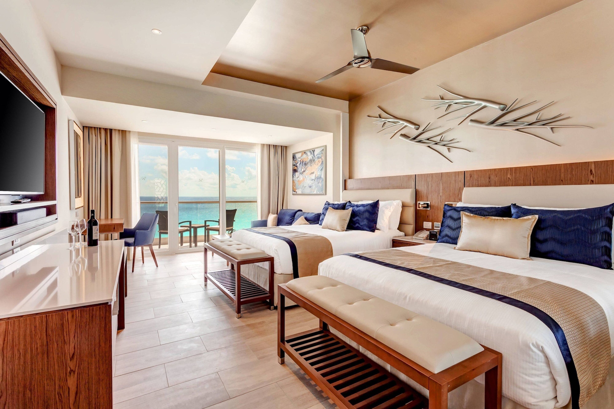Diamond Club, Junior Suite, Luxury, King Bed, Ocean Front, Sofa، Royalton CHIC Cancun, An Autograph Collection (ex Royalton Cancun) 6/10