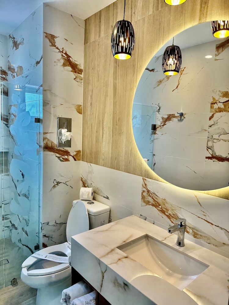 Aurea Hotel And Suites 50/50