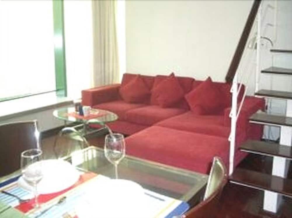 World Union Service Apartment Cosmo 46/72