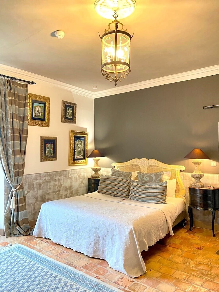 Castle, Luxury, King Bed