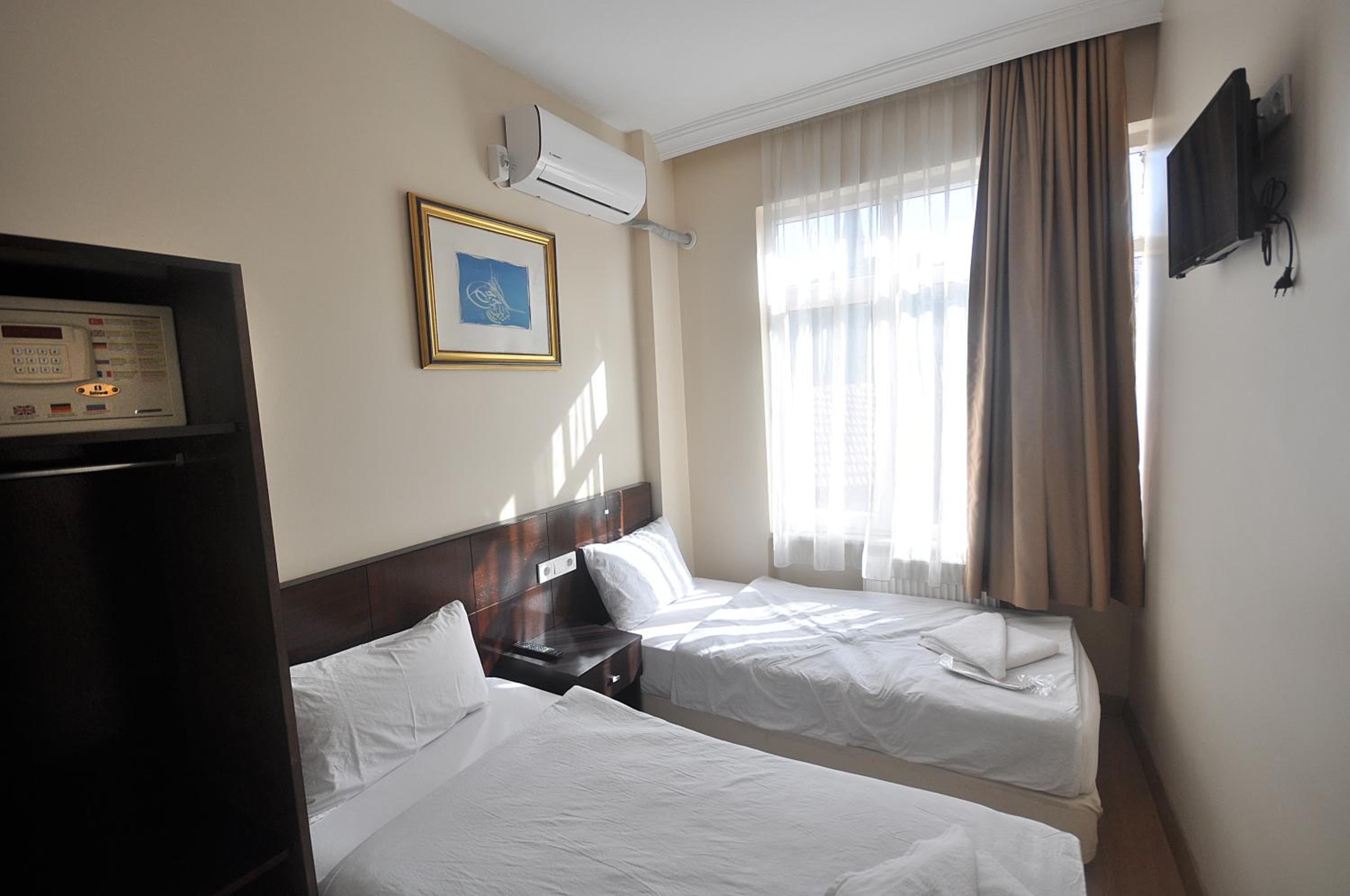 Standard, Twin Beds