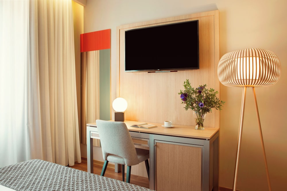 Zeus Essence Bucharest, Trademark Collection by Wyndham 59/65