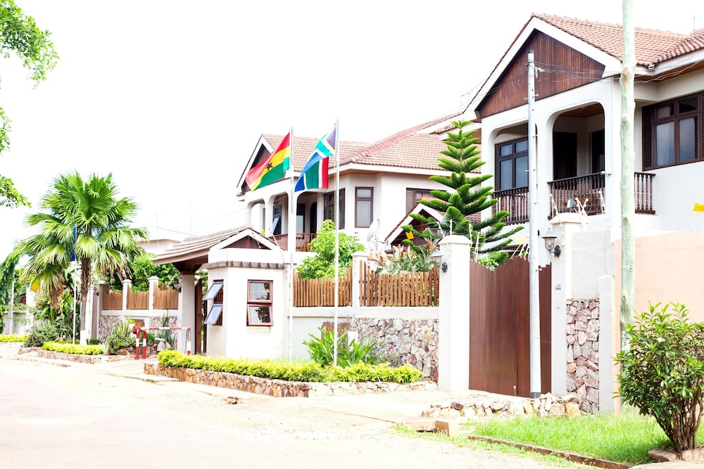 Mahogany Lodge 5/50