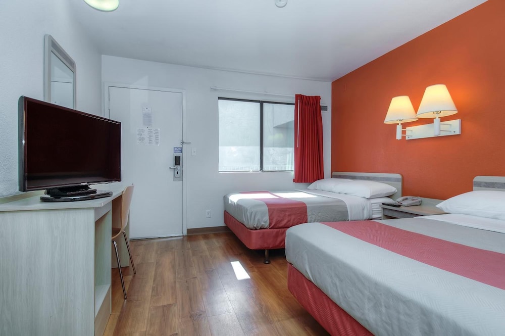 Motel6 Oceanside, CA 40/62