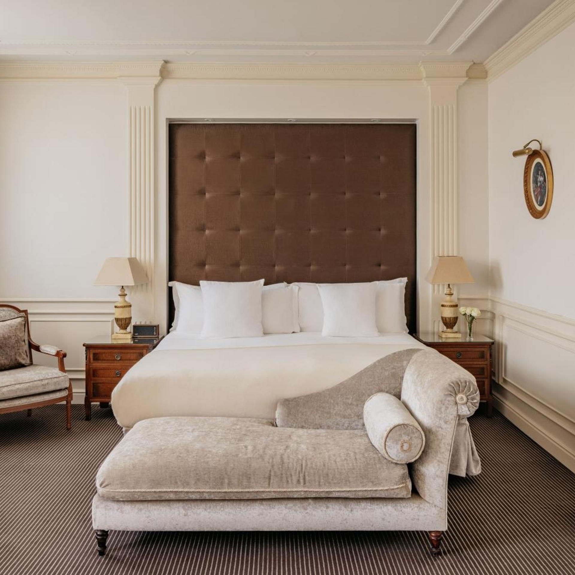 2 Bedrooms, Red Level, Master, Suite, King Bed