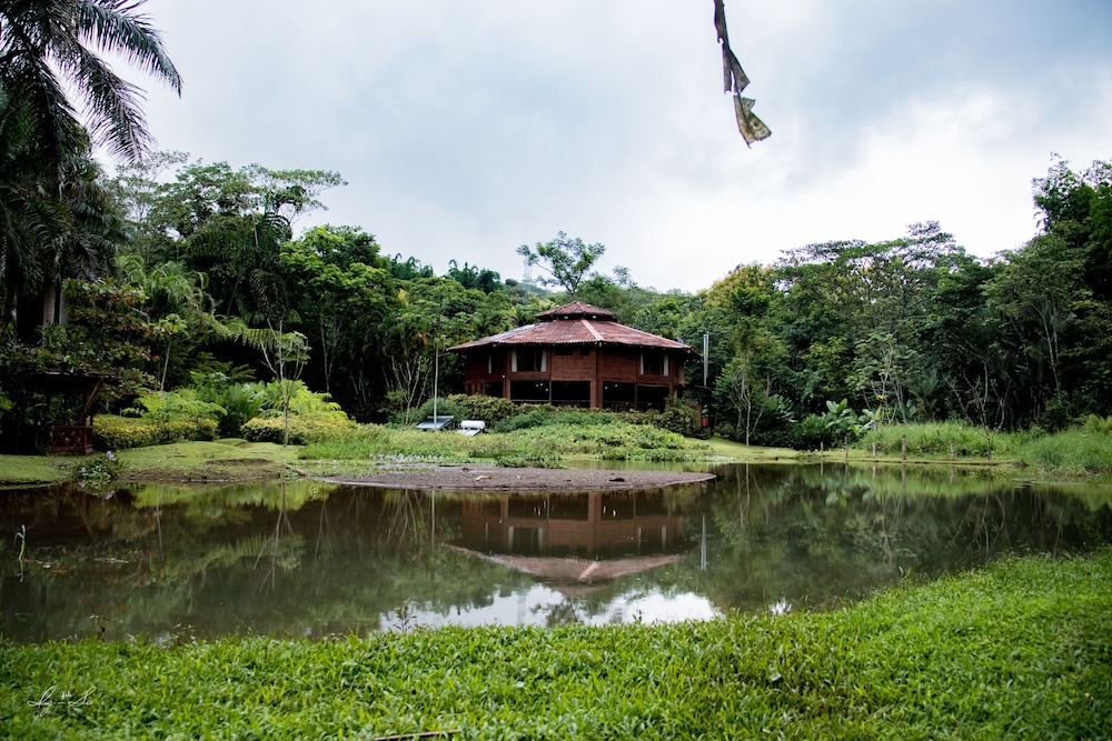 Macaw Lodge 57/64