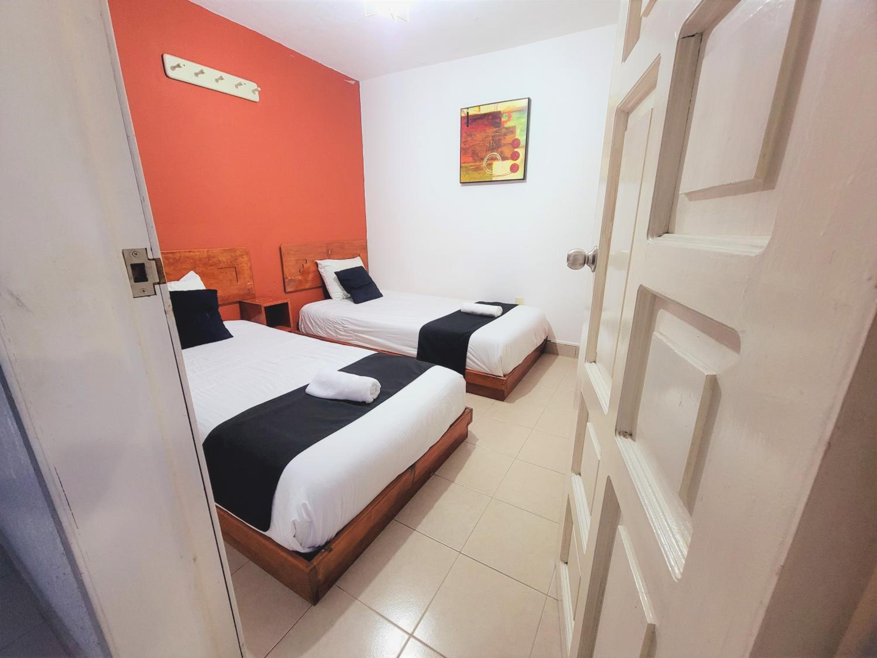 Room, Twin Beds, Hotel Dulce Luna 4/7