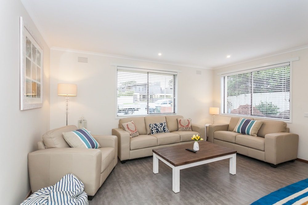 Beachfront Cottages Torquay 11/36