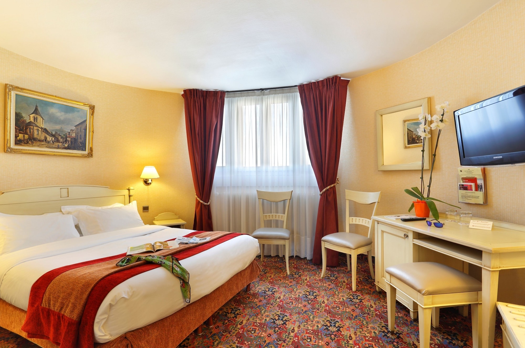 ROOM, DOUBLE OR TWIN BED, SOFA