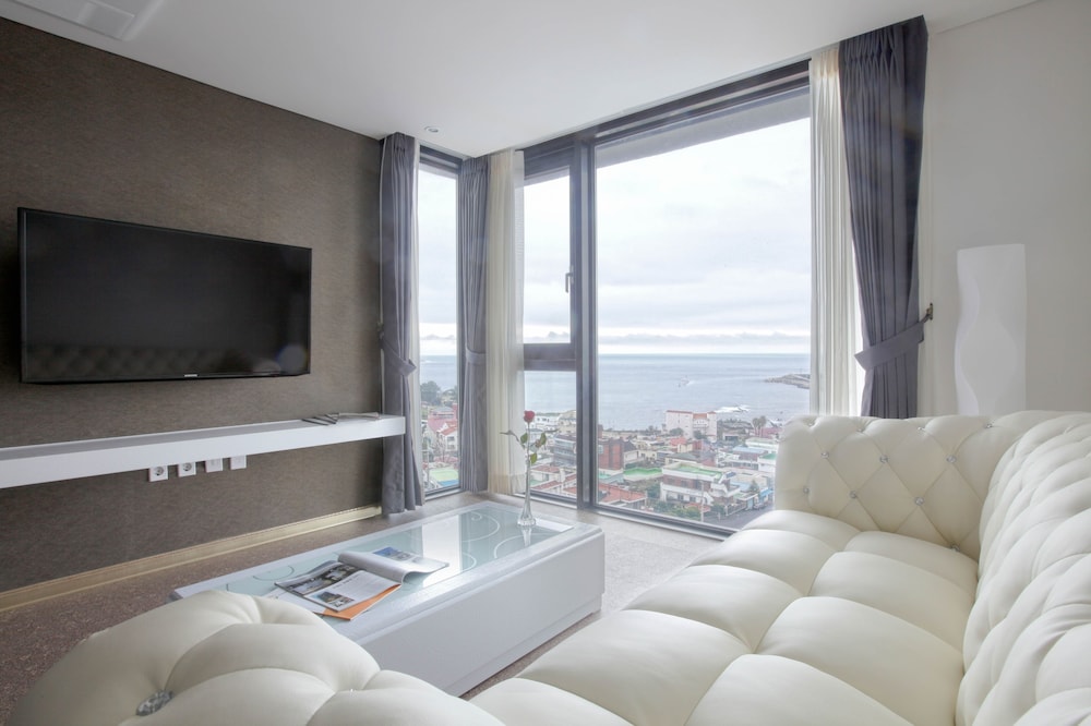 Eins Hotel 38/47