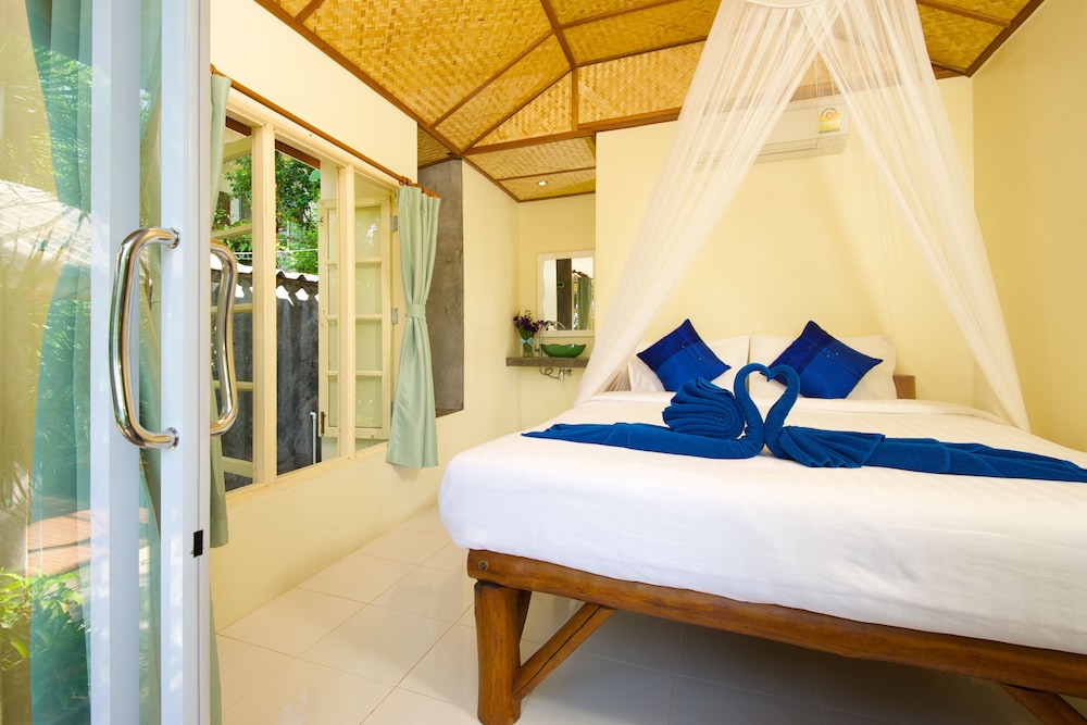 DELUXE, DOUBLE BED, GARDEN VIEW