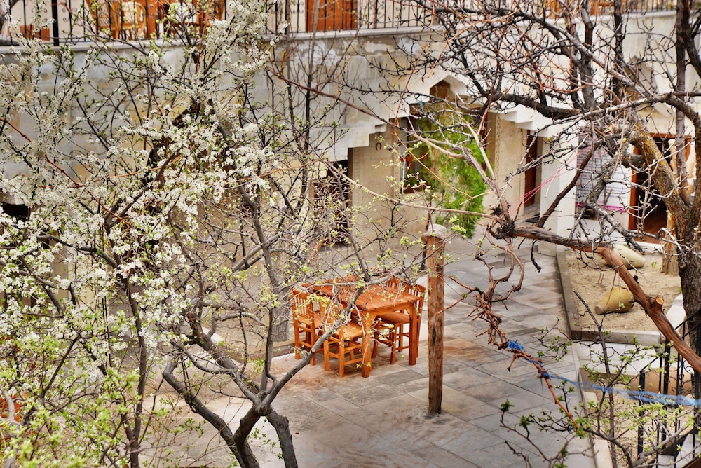Peri Cave Hotel 48/54