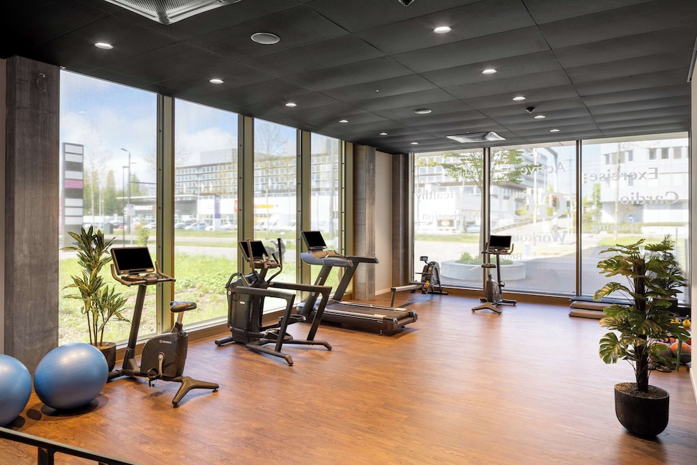 Radisson Hotel & Suites Zurich 24/50