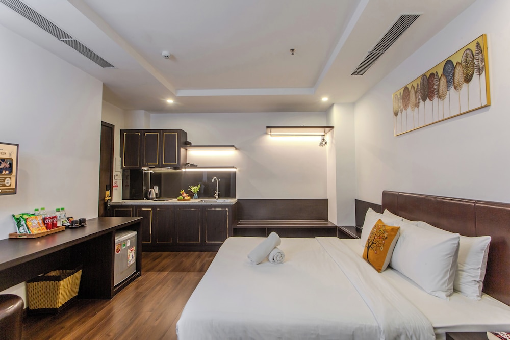 SIGNATURE, STUDIO, SUITE, KING BED, SEA VIEW, BALCONY