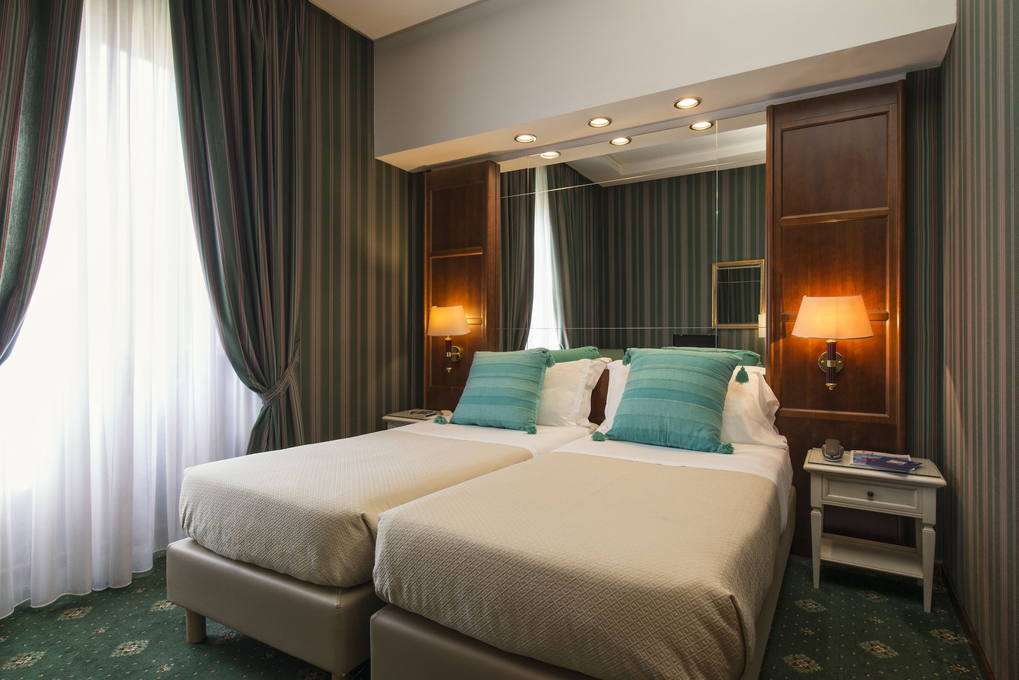 SUPERIOR, DOUBLE OR TWIN BED