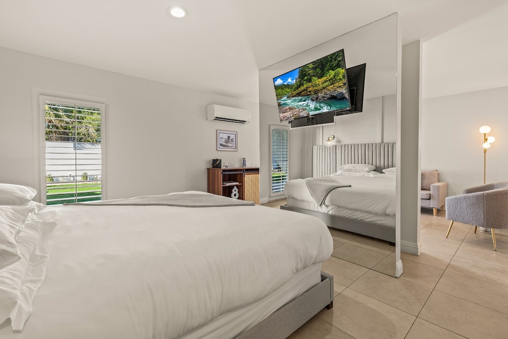 Casa Oliver Hotel & Resort - A Gay Mens Resort 12/50