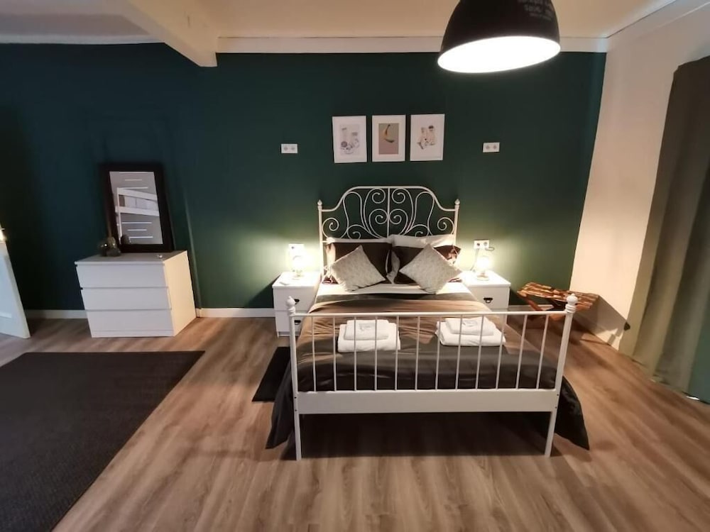 F3 Hostels 12/50